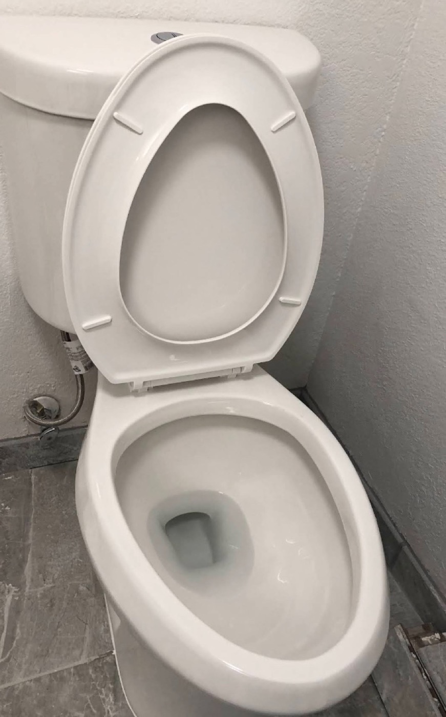 Toaleta przygotowana do naprawy hydraulicznej
